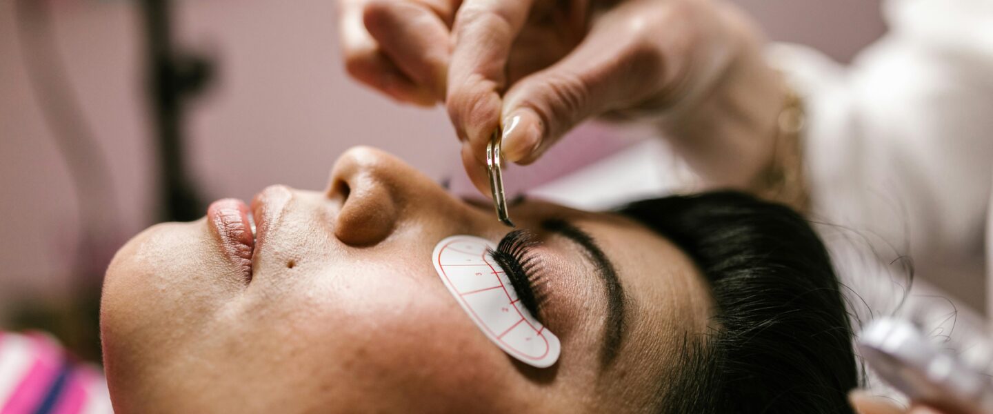 Kosmetikanwendungen im Kosmetikstudio