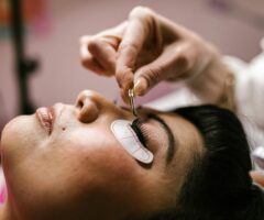 Kosmetikanwendungen im Kosmetikstudio