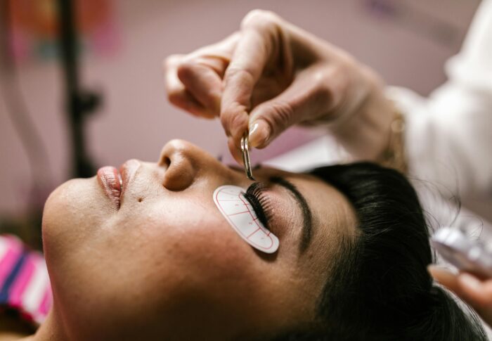 Kosmetikanwendungen im Kosmetikstudio